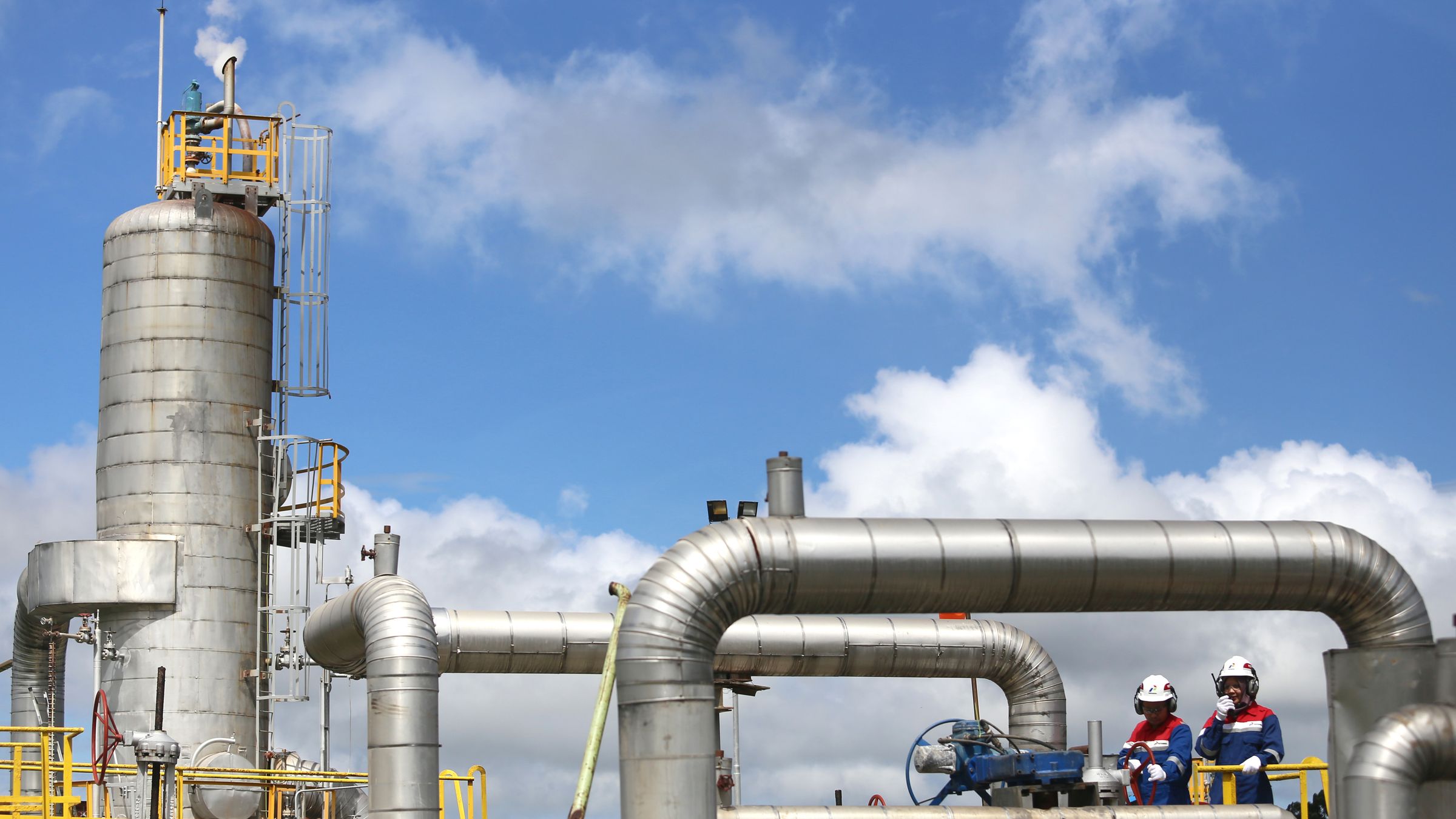 REFAD engineers at a gas processing facility